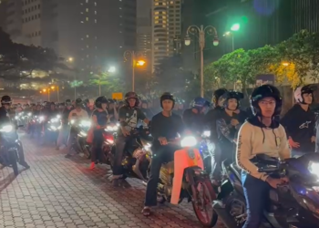 Kira-kira 800 buah kenderaan diperiksa menerusi penguatkuasaan Operasi Bersepadu Samseng Jalanan di Jalan Ampang, di sini awal pagi tadi