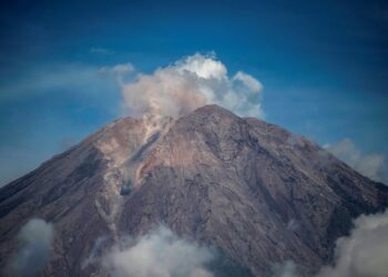 GUNUNG Semeru meletus lagi di Jawa Timur. - AFP
