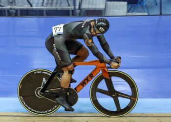Muhammad Shah Firdaus Sahrom terlepas peluang beraksi dalam acara pecut dan keirin di Kejohanan Dunia Berbasikal Trek di Shanghai, China, minggu depan selepas ketipan matanya tidak melepasi syarat. - UTUSAN/AMIR KHALID