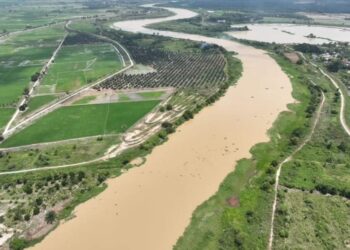 SUNGAI Muda yang terletak di sempadan Kedah dan Pulau Pinang masih menjadi sumber bekalan air mentah utama kepada penduduk Pulau Pinang ketika ini.-GAMBAR/PBAPP