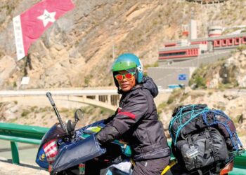 MOHD. Firdaus Abdul Wahab bersama Kelab Pengembaraan MS88 mencipta sejarah tersendiri apabila menunggang motosikal Yamaha RXZ hingga ke Everest Base Camp, Tibet.