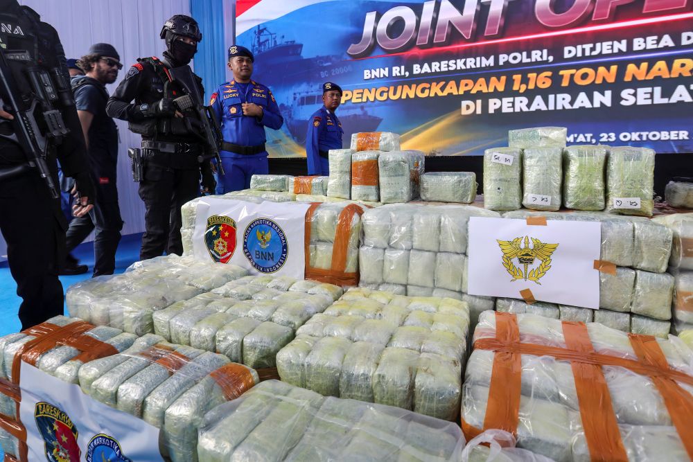Kapal milik syarikat dari Johor bawa dadah RM785 juta dirampas di Indonesia Kapal milik syarikat dari Johor bawa dadah RM785 juta dirampas di Indonesia