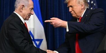 GAMBAR fail Donald Trump dengan Benjamin Netanyahu. - AFP