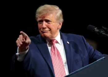 DONALD TRUMP