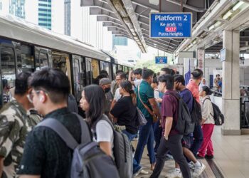 KERAJAAN perlu mengekalkan peruntukan yang mampu meningkatkan produktiviti serta menjana nilai ekonomi lebih besar. - GAMBAR HIASAN