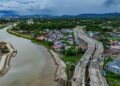 KEADAAN Projek Pan Borneo ketika dirakamkan ketika tinjauan pada 2025 di Bandar Putatan Sabah.-UTUSAN/AMIR KHALID