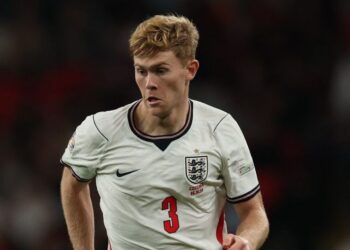 Manchester United sedia kemuka tawaran RM400 juta untuk mendapatkan khidmat pertahanan Newcastle United, Lewis Hall. - AFP