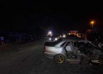 KEADAAN kereta Proton Waja dipandu mangsa kemalangan maut di Kilometer 74, Jalan Kuala Kangsar-Gerik-Pengkalan Hulu berhampiran Kampung Padang Jeri, Gerik semalam.