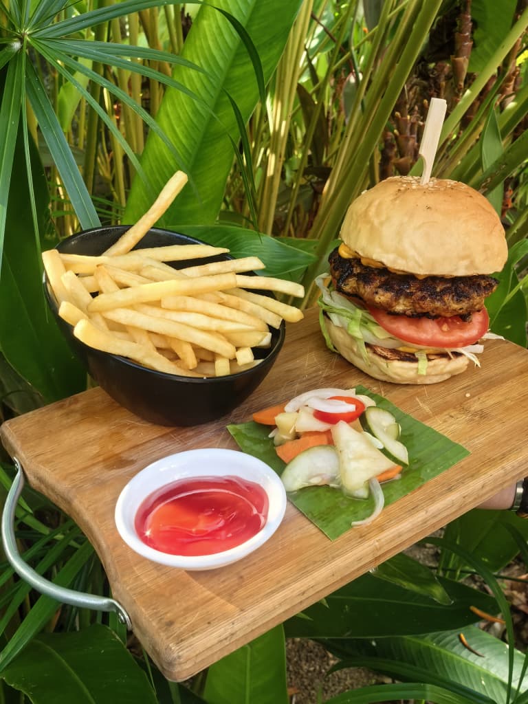 Burger rendang berkeju Burger rendang berkeju