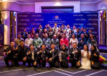 Majlis Anugerah Tokoh Siswa Negara di sini malam ini. - ANWAR Ibrahim ketika
