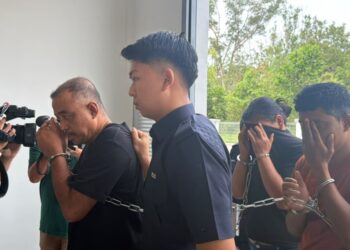 SEORANG buruh kasar dan seorang ibu tunggal didenda RM4,000 dan RM3,000 masing-masing oleh Mahkamah Majistret Pengerang, Kota Tinggi hari ini kerana menggadaikan emas palsu bagi mendapatkan wang tunai.