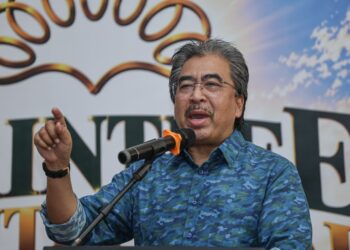 Ahli Parlimen Titiwangsa, Datuk Seri Johari Abdul Ghani berucap pada Majlis Penutup Raintree International Invitational 2026 di Raintree Club, Ampang Hilir di sini hari ini. GAMBAR - AMIR KHALID
