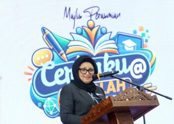 HASLINA Abdul Hamid berucap pada Majlis Perasmian Program Ceritaku@Sekolah 2026 di SMK Presint 9 (1), Putrajaya.- UTUSAN/FAISOL MUSTAFA