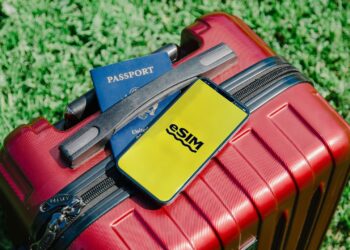 BAGI pelancong yang bekerja atau bercuti di luar Malaysia, eSIM boleh menjadi sangat berguna untuk kekal berhubung dan menjalankan tugasan harian dengan lebih mudah melalui akses kepada pelbagai fungsi dalam talian.