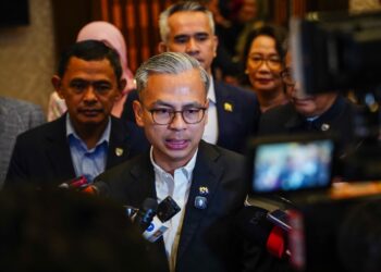 FAHMI Fadzil ketika ditemui pemberita selepas perasmian Persidangan Wacana Awam Rancangan Malaysia Ketiga Belas (RMK13): Hala Tuju dan Cabaran di Hotel Seri Pacific hari ini. - UTUSAN/SADDAM YUSOFF