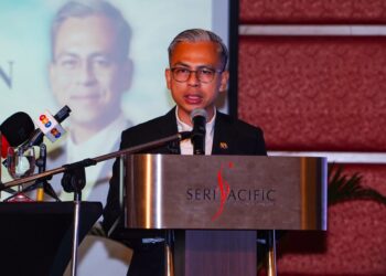 FAHMI Fadzil ketika menyampaikan ucapan perasmian Persidangan Wacana Awam Rancangan Malaysia Ketiga Belas (RMK13): Hala Tuju dan Cabaran di Hotel Seri Pacific hari ini. - UTUSAN/SADDAM YUSOFF