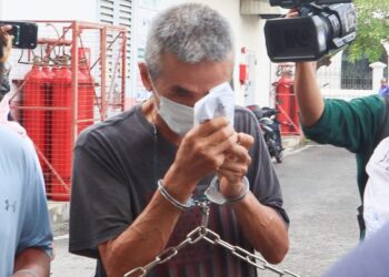CHUAH Cheng Seng mengaku tidak bersalah ketika dihadapkan ke Mahkamah Sesyen George Town, Pulau Pinang hari ini atas dua pertuduhan iaitu merogol dan melakukan persetubuhan bertentangan aturan tabii terhadap seorang gadis berusia 18 tahun di sebuah pusat beli-belah, minggu lepas.-UTUSAN/DANIAL SAAD