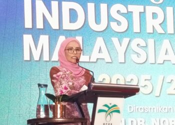 NORAINI Ahmad sewaktu berucap pada majlis Anugerah Industri Sawit Malaysia (AISM) 2025/2026 di Hotel Royal Chulan, hari ini.