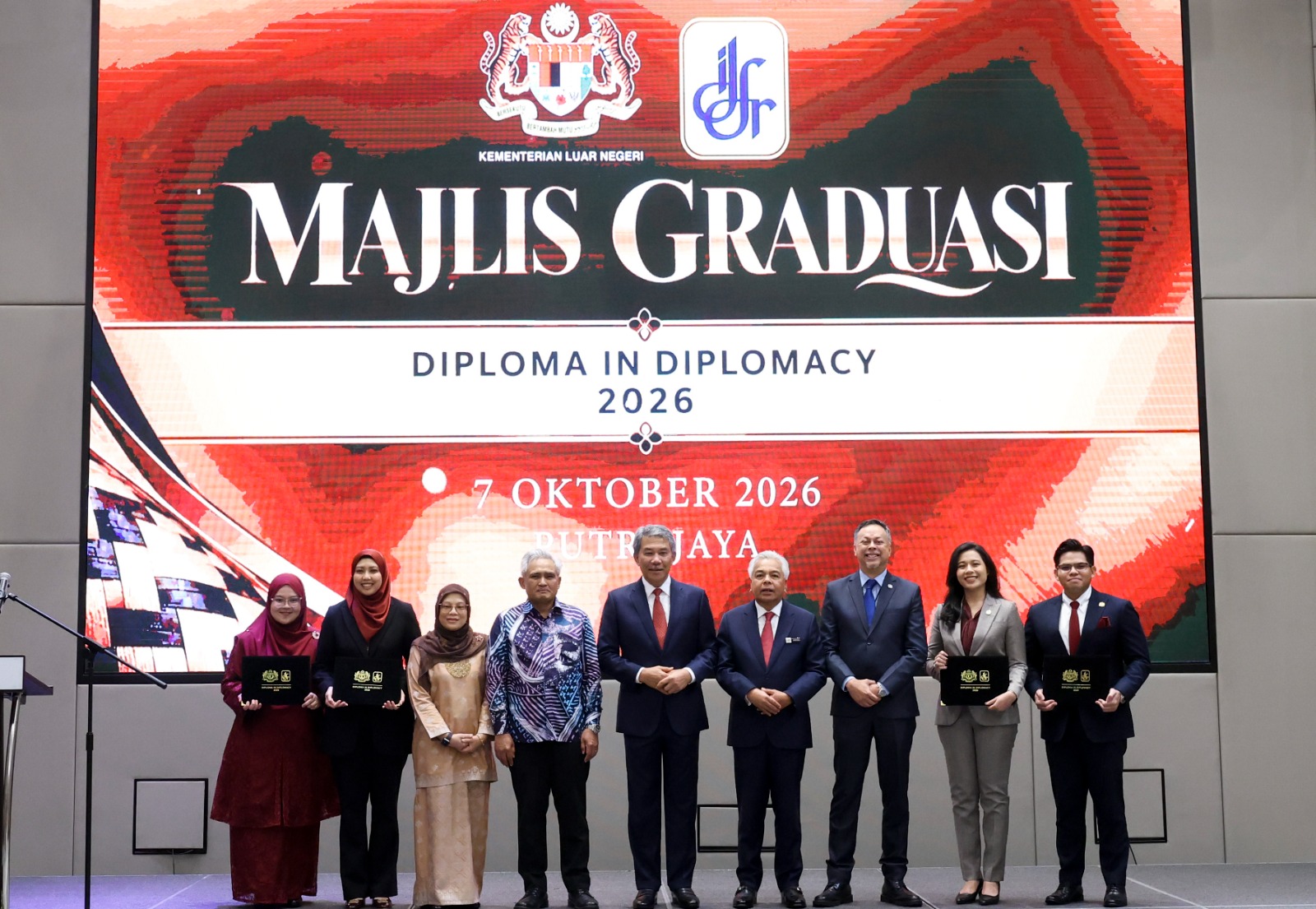 Malaysia perlu kembali jadi pusat rujukan dalam bidang diplomasi Malaysia perlu kembali jadi pusat rujukan dalam bidang diplomasi