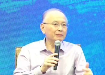 WEE Ka Siong ketika berucap pada BN Forum ke-12: Agenda Malaysia Biru di Menara Dato Onn, Pusat Dagangan Dunia Kuala Lumpur (WTC KL) hari ini.
