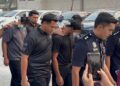 DUA suspek kes kematian Muhammad Idlan Fareeq Shahril tiba di Mahkamah Majistret Kuala Pilah pagi ini bagi menghadapi pertuduhan mengikut Seksyen 302 Kanun Keseksaan dibaca bersama Seksyen 34 Kanun Keseksaan.