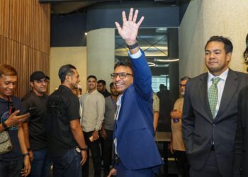 NAZIR Hussin Akhtar selepas pada sidang media di Jalan Dutamas 1, di sini.- UTUSAN/ISKANDAR