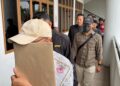 MD. Fadzilah Arifin dan Muhammad Fadzil didakwa dengan empat pertuduhan berkaitan pembekalan baja di Mahkamah Sesyen, Alor Setar, Kedah hari ini.