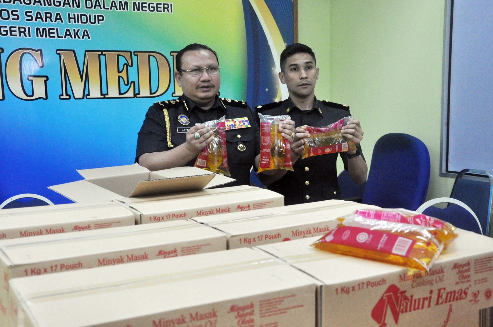 Minyak masak peket dijual sebagai minyak terpakai Minyak masak peket dijual sebagai minyak terpakai