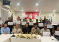 SEBAHAGIAN daripada ahli Persatuan Peniaga dan Pengusaha Restoran Melayu Kelantan (Permeka) mendesak kerajaan mengkaji semula cadangan kenaikan gaji minimum. - UTUSAN/ROSMIZAN RESDI