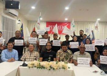SEBAHAGIAN daripada ahli Persatuan Peniaga dan Pengusaha Restoran Melayu Kelantan (Permeka) mendesak kerajaan mengkaji semula cadangan kenaikan gaji minimum. - UTUSAN/ROSMIZAN RESDI