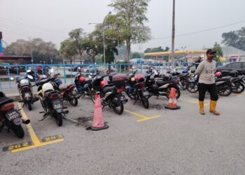 SEBANYAK 24 motosikal jenis Modenas Kriss serta Honda EX5 yang ditunggang warga Bangladesh dan Pakistan disita Jabatan Pengangkutan Jalan (JPJ) hari ini.