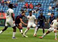 SHAHAB Zahedi melakukan rembatan walaupun di halang pertahanan Penang FC pada perlawanan suku akhir kedua Piala FA 2026/2027 di Stadium Sultan Ibrahim, Iskandar Puteri disini. UTUSAN/RAJA JAAFAR ALI