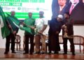 IDRIS Ahmad menyerahkan bendera Pas kepada seorang petugas sebagai simbolik melancarkan Jentera Pilihan Raya Pas Kawasan Hang Tuah Jaya di Dewan World Youth Foundation-UTUSAN/AMRAN MULUP
