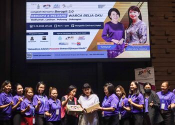 LIM Hui Ying (enam dari kanan) ketika merasmikan program Langkah Bersama Berapit 2.0: Kerjaya dan Peluang Warga Belia OKU di Bukit Mertajam, Pulau Pinang.-UTUSAN/DANIAL SAAD