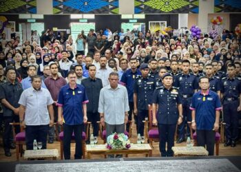 SAIFUDDIN Nasution Ismail (tengah) menghadiri Program Townhall Madani di Universiti Teknologi Mara (UiTM) Merbok, Sungai Petani, hari ini.