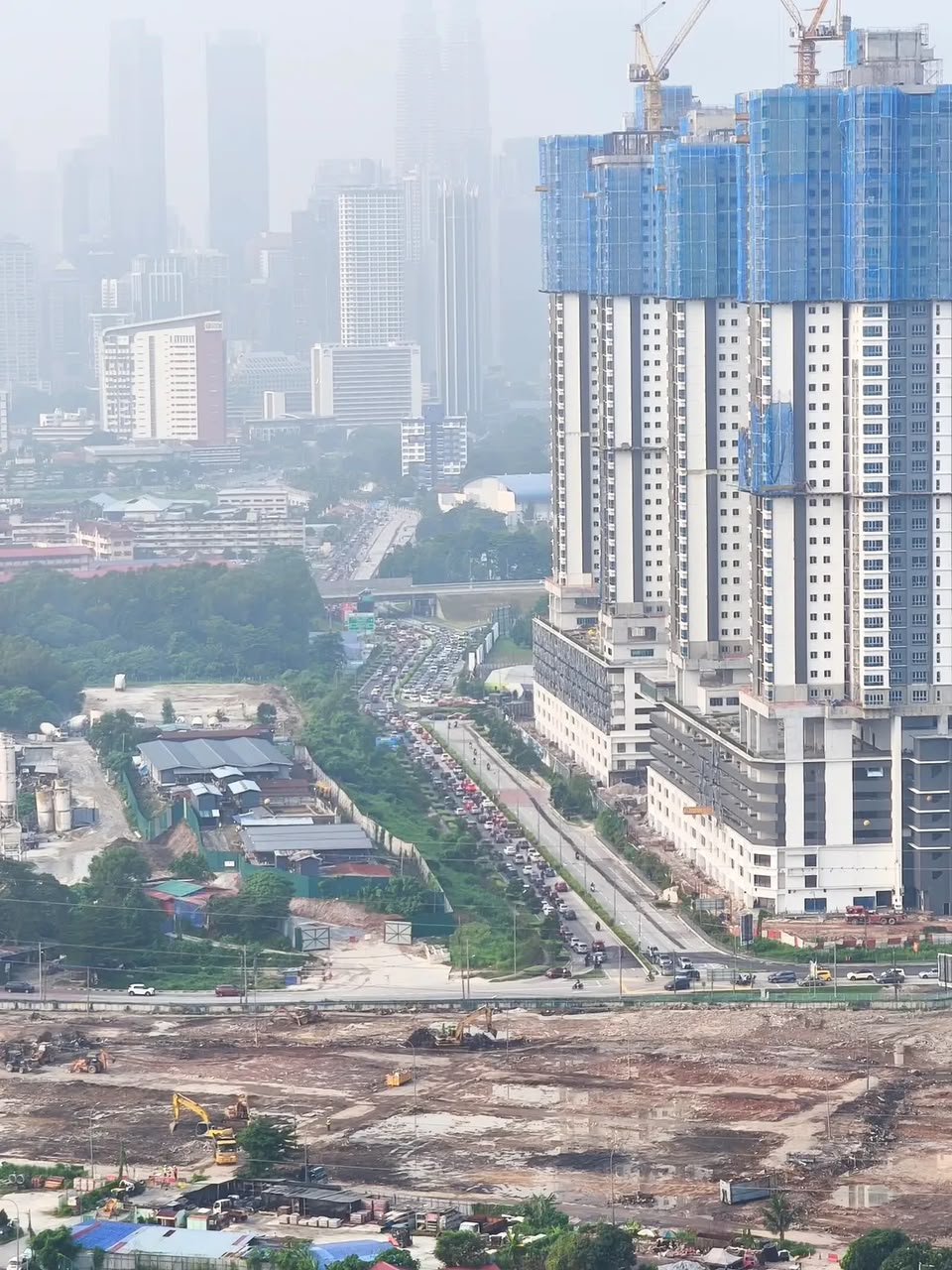 Trafik ke ibu negara sesak luar biasa pagi ini Trafik ke ibu negara sesak luar biasa pagi ini