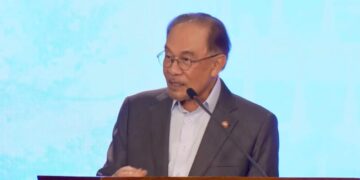 ANWAR Ibrahim ketika  di Majlis Peralihan Pentadbiran dan Reformasi Institusi Parlimen Malaysia sempena Pelaksanaan Akta Perkhidmatan Parlimen 2025, hari ini.