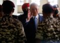 NAJIB Tun Razak hadir ke Mahkamah Tinggi Kuala Lumpur bagi sesi pendengaran permohononan bagi menggantung pelaksanan hukuman penjara 15 tahun dalam kes 1MDB, di sini hari ini. - UTUSAN/SHIDDIEQIIN ZON