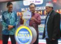MOHAMAD Abdul Hamid (tengah) bersama Abdul Rahman Mohamed (kiri) dan Mohd. Sukki Othman pada majlis perasmian Konvensyen Falak Peringkat Negeri Pulau Pinang di USM, hari ini.-UTUSAN/DANIAL SAAD