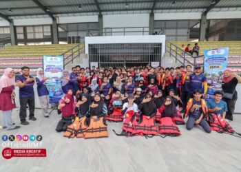 Pelajar baharu Fakulti Sains Perikanan dan Akuakultur (FSPA),
Universiti Malaysia Terengganu (UMT) didedahkan dengan aktiviti water confident.