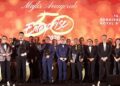 STEVEN Sim (tengah) bersama semua penerima anugerah sempena Anugerah Enterprise 50 di ibu negara, hari ini - UTUSAN/ISKANDAR ISHAK