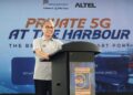 FAHMI Fadzil ketika berucap pada Majlis Pelancaran 'Penang Port Private 5G' di Wharf N2 NBCT, Pelabuhan Pulau Pinang, hari ini.