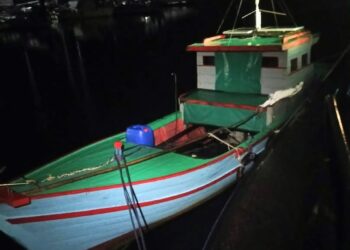 SEORANG nelayan warga Indonesia yang hanyut ke perairan Pulau Tioman, Pahang selamat dihantar pulang ke negara asal oleh KJRI Johor Bahru, semalam.