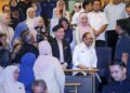 ANWAR Ibrahim ketika hadir pada Majlis Perhimpunan Bulanan Kementerian Kewangan di Putrajaya. - UTUSAN/FAISOL MUSTAFA