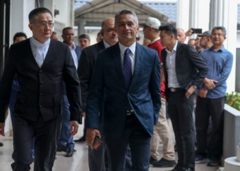 MOHD. Shuhaily ketika hadir di mahkmah Sepang.