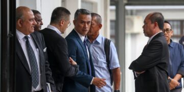 MOHD. Shuhaily ketika hadir di mahkmah Sepang.