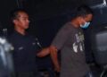 MUHAMMAD Fitri Suwaidi (kanan) mengaku tidak bersalah ketika dihadapkan ke Mahkamah Sesyen Butterworth, Pulau Pinang hari ini atas pertuduhan menyamun rantai leher emas milik seorang wanita warga Myanmar, minggu lepas.-UTUSAN/DANIAL SAAD
