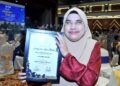 LATIPAH Hussin menerima pengiktirafan Anugerah Jasa Bakti sempena Majlis Sanjungan Budi 2026 di UTM Skudai, Johor Bahru. UTUSAN/RAJA JAAFAR ALI