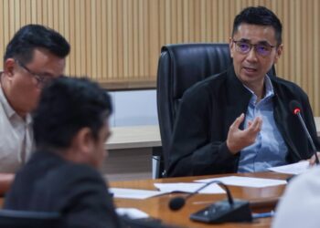 H'NG Mooi Lye (kanan) ketika sidang akhbar mengenai penguatkuasaan Undang-Undang Kecil Tempat Inap Persendirian (TIP) Pihak Berkuasa Tempatan Negeri Pulau Pinang (Pindaan) 2026 di George Town, Pulau Pinang.