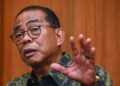 KHALED Nordin ketika sesi sidang media pada Majlis Perasmian Perhimpunan Agung Negara ke-100 Persatuan Veteran Angkatan Tentera Malaysia (PVATM) di De Palma Hotel Ampang di sini, hari ini. - UTUSAN/SYAKIR RADIN